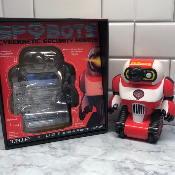 SPYBOTS T.R.I.P. Cybernetic Security Room Robot - Picture 3 of 10